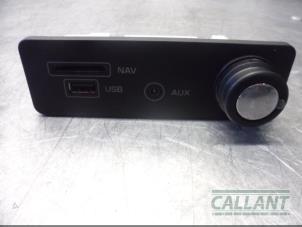 Usados Conexión AUX-USB Jaguar XE 2.0 D E-Performance 16V Precio € 30,25 IVA incluido ofrecido por Garage Callant
