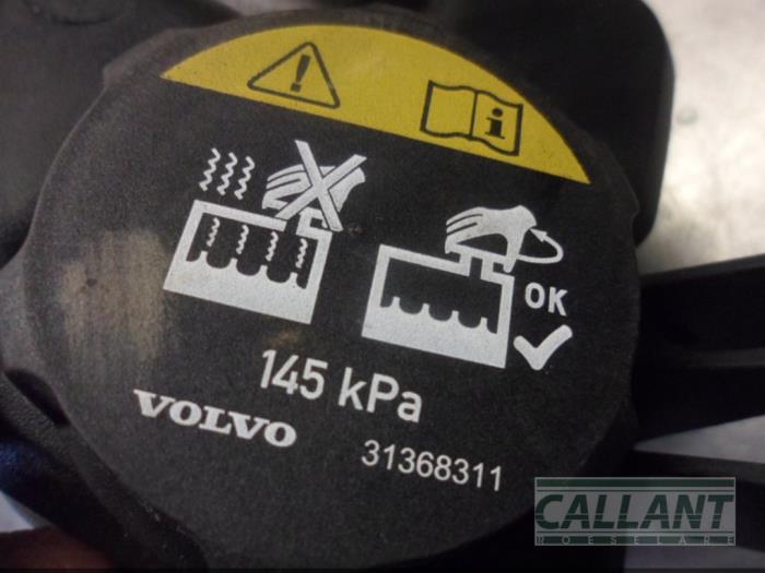 Vaso de expansión de un Volvo V60 I (FW/GW) 2.0 D2 16V 2016