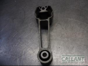 Engine mount from a Volvo V60 I (FW/GW) 2.0 D2 16V 2016