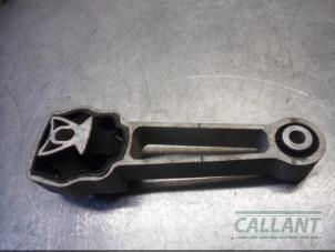 Engine mount from a Volvo V60 I (FW/GW) 2.0 D2 16V 2016