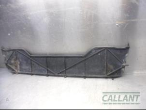 Używane Zderzak płyta podstawy Volvo V60 I (FW/GW) 2.0 D2 16V Cena € 30,25 Z VAT oferowane przez Garage Callant