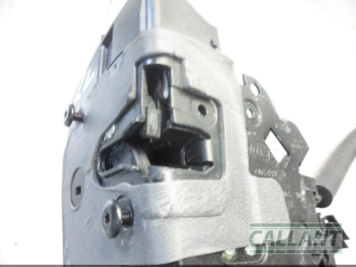 Front Left & Right Door Lock Stops For Renault Scenic III (2009+) – OE 804305107R