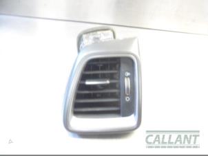 Usados Rejilla de aire de salpicadero Kia Ceed (CDB5/CDBB) 1.0i T-GDi 12V Precio € 60,50 IVA incluido ofrecido por Garage Callant