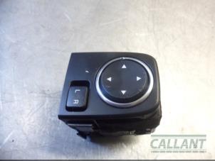 Usados Interruptor de retrovisor Kia Ceed (CDB5/CDBB) 1.0i T-GDi 12V Precio € 30,25 IVA incluido ofrecido por Garage Callant