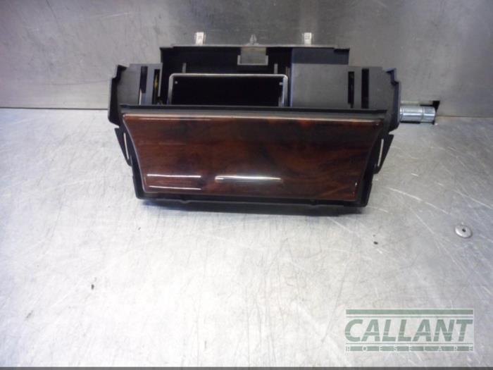Begagnade Askkopp, fram Jaguar S-type (X200) 2.7 TD 24V Euro IV Pris € 42,35 Inklusive moms erbjuds av Garage Callant