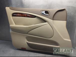 Usados Tapizado de puerta de 4 puertas izquierda delante Jaguar S-type (X200) 2.7 TD 24V Euro IV Precio de solicitud ofrecido por Garage Callant