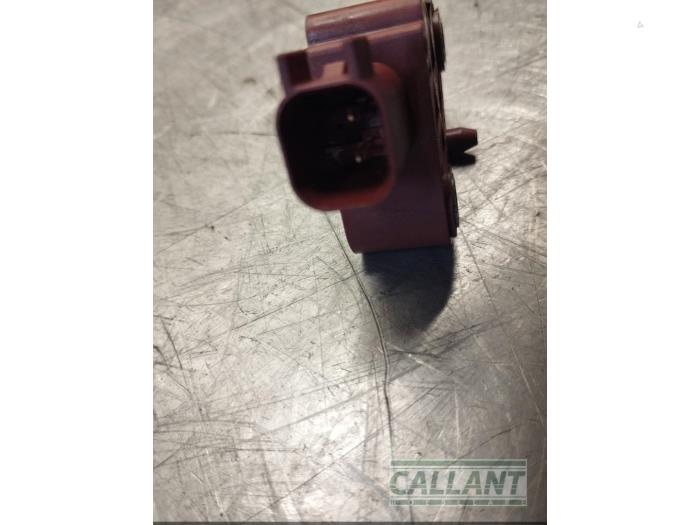 Airbag sensor Landrover Discovery III 2.7 TD V6 YWJ500380