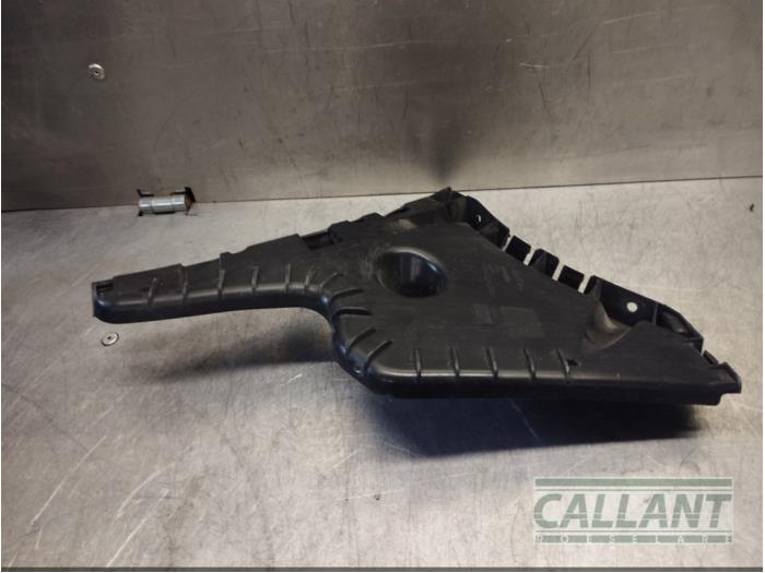 Rear bumper mounting bracket