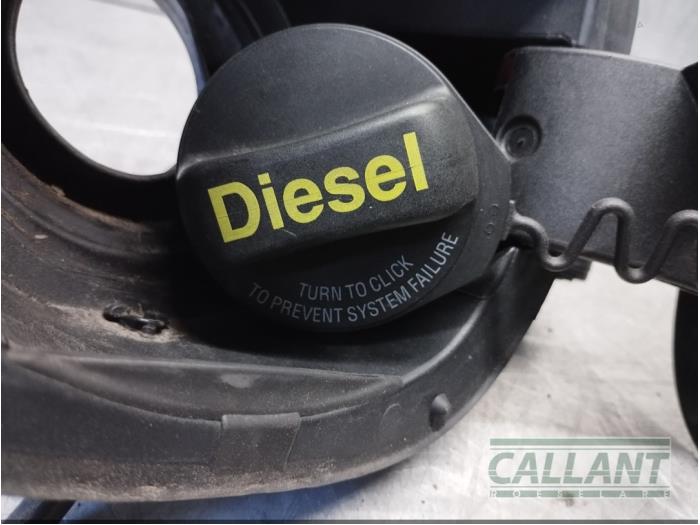 Tank cap cover from a Volvo S60 II (FS) 2.0 D3 16V 2016