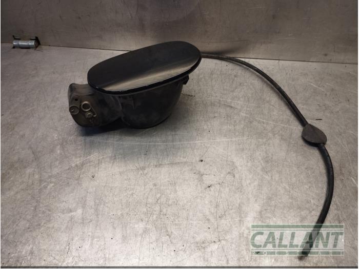 Tank cap cover from a Volvo S60 II (FS) 2.0 D3 16V 2016
