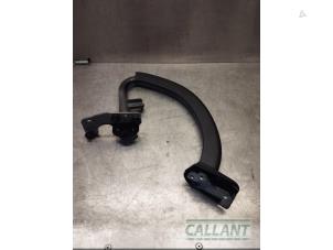 Begagnade Gångjärn, baklucka Volvo S60 II (FS) 2.0 D3 16V Pris € 30,25 Inklusive moms erbjuds av Garage Callant