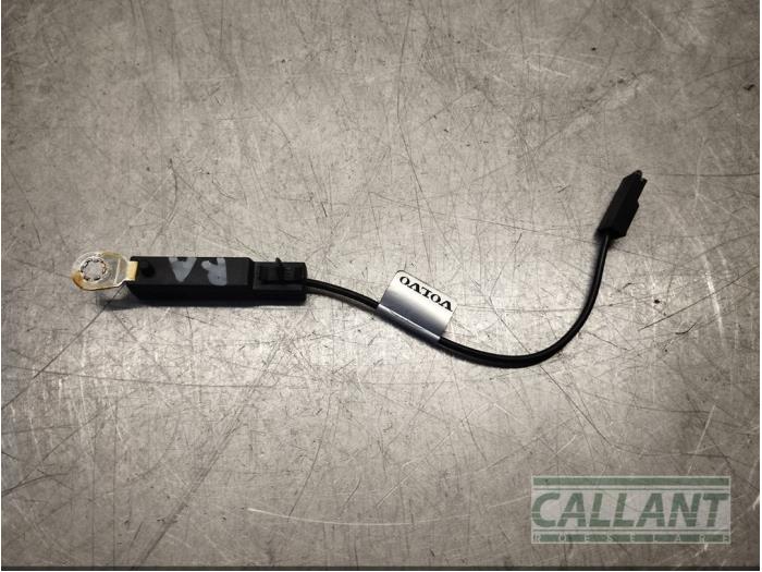 Używane Antena (rózne) Volvo S60 II (FS) 2.0 D3 16V Cena € 24,20 Z VAT oferowane przez Garage Callant