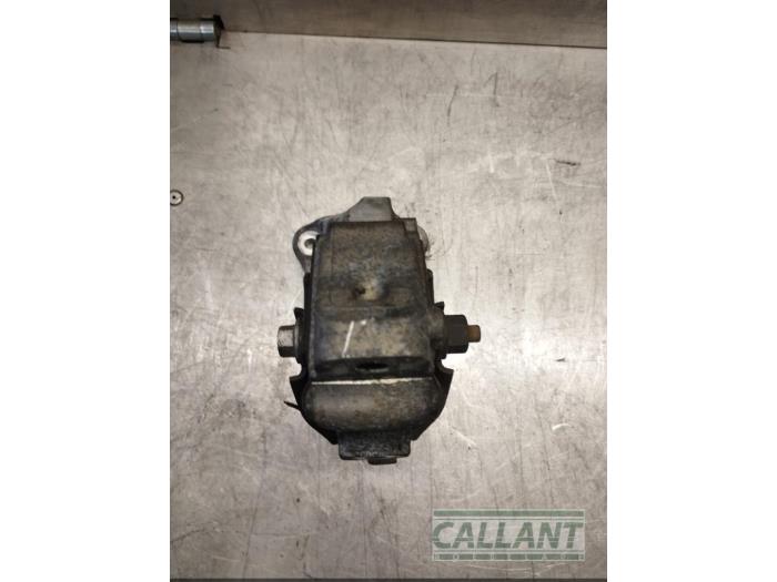 Engine mount from a Volvo S60 II (FS) 2.0 D3 16V 2016