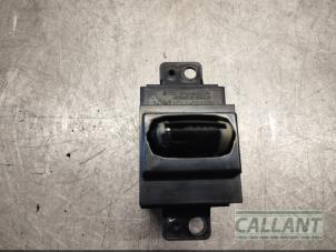 Usagé Serrure de contact électronique Jaguar XF (CC9) 3.0 D V6 24V Prix € 90,75 Prix TTC proposé par Garage Callant