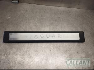 Usados Placa del desgaste del travesaño de la puerta derecha Jaguar XF (CC9) 3.0 D V6 24V Precio € 42,35 IVA incluido ofrecido por Garage Callant