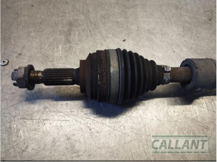 Front drive shaft, left from a Renault Clio IV (5R) 1.5 Energy dCi 90 FAP 2013