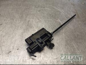 Used Tank flap lock motor Renault Clio IV (5R) 1.5 Energy dCi 90 FAP Price € 30,25 Inclusive VAT offered by Garage Callant