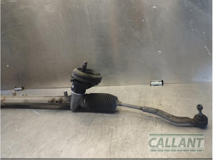Power steering box from a Renault Clio IV (5R) 1.5 Energy dCi 90 FAP 2013