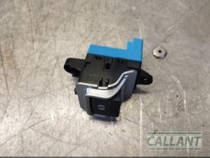 Used Parking brake switch Jaguar XE 2.0d 180 16V Price € 24,20 Inclusive VAT offered by Garage Callant