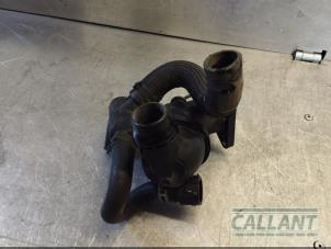 Used Thermostat housing Jaguar XE 2.0d 180 16V Price € 60,50 Inclusive VAT offered by Garage Callant