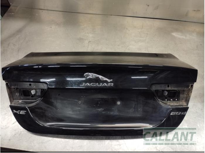 Begagnade Baklucka Jaguar XE 2.0d 180 16V Pris € 211,75 Inklusive moms erbjuds av Garage Callant