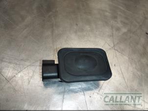 Used Tailgate switch Jaguar XE 2.0d 180 16V Price € 30,25 Inclusive VAT offered by Garage Callant