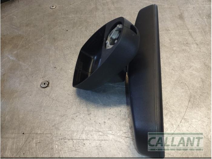 Rear view mirror from a Land Rover Range Rover Sport (LS) 2.7 TDV6 24V 2009
