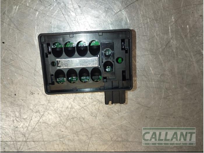 Begagnade Regnsensor Landrover Range Rover Sport (LS) 2.7 TDV6 24V Pris € 60,50 Inklusive moms erbjuds av Garage Callant