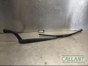 Used Front wiper arm Landrover Range Rover Sport (LS) 2.7 TDV6 24V Price € 24,20 Inclusive VAT offered by Garage Callant