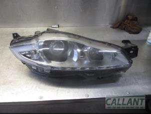 Używane Reflektor prawy Jaguar XJ (X351) 3.0 D V6 24V Cena € 695,75 Z VAT oferowane przez Garage Callant