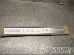 Usados Placa del desgaste del travesaño de la puerta derecha Jaguar XF (CC9) 2.7 D V6 24V Precio € 42,35 IVA incluido ofrecido por Garage Callant