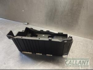 Usados Caja de batería Jaguar XF (CC9) 2.7 D V6 24V Precio € 18,15 IVA incluido ofrecido por Garage Callant