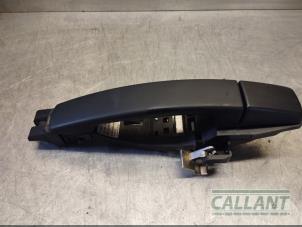 Used Rear door handle 4-door, right Landrover Discovery IV (LAS) 3.0 TD V6 24V Price € 30,25 Inclusive VAT offered by Garage Callant