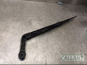 Used Rear wiper arm Landrover Discovery IV (LAS) 3.0 TD V6 24V Price € 18,15 Inclusive VAT offered by Garage Callant
