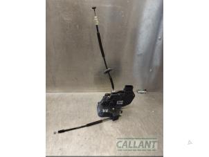Used Front door lock mechanism 4-door, right Landrover Discovery IV (LAS) 3.0 TD V6 24V Price on request offered by Garage Callant
