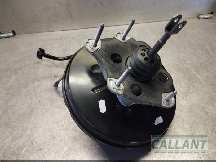 Usagé Servo frein Renault Clio IV (5R) 1.5 Energy dCi 90 FAP Prix € 54,45 Prix TTC proposé par Garage Callant
