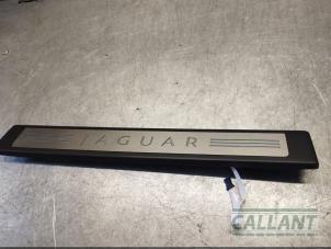 Usados Placa del desgaste del travesaño de la puerta derecha Jaguar XF (CC9) 3.0 D V6 24V Precio € 60,50 IVA incluido ofrecido por Garage Callant