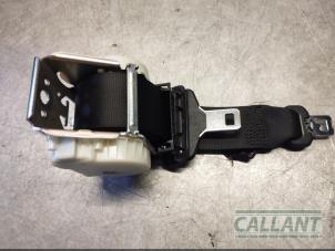 Used Rear seatbelt, centre Jaguar XF (CC9) 3.0 D V6 24V Price € 60,50 Inclusive VAT offered by Garage Callant