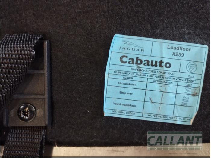 Alfombrilla de maletero de un Jaguar XF (CC9) 3.0 D V6 24V 2010