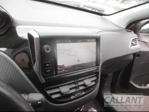 Used Navigation display Peugeot 2008 (CU) 1.6 Blue HDi 100 Price € 272,25 Inclusive VAT offered by Garage Callant