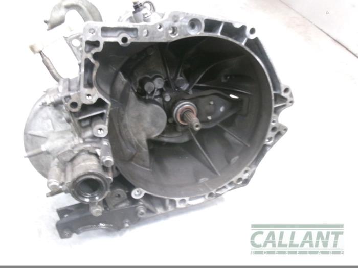 Gearbox from a Peugeot 2008 (CU) 1.6 Blue HDi 100 2017