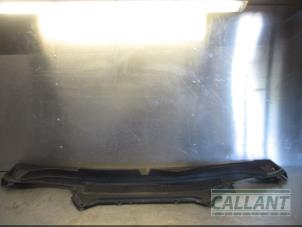 Used Cowl top grille Landrover Range Rover Sport (LW) 3.0 TDV6 Price € 90,75 Inclusive VAT offered by Garage Callant