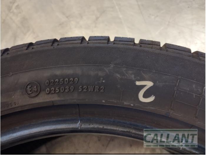 Używane Opona zimowa Cena € 30,25 Z VAT oferowane przez Garage Callant
