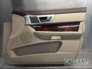 Używane Tapicerka drzwi prawych przednich wersja 4-drzwiowa Jaguar XF (CC9) 3.0 V6 24V Cena € 151,25 Z VAT oferowane przez Garage Callant