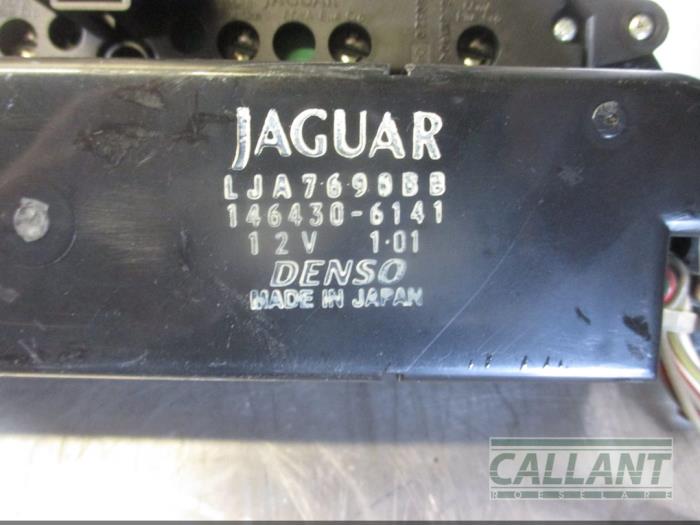 Heater control panel from a Jaguar XJ8 (X308) 3.2 V8 32V Executive,Sport 2001