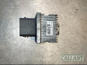 Used Glow plug relay Landrover Freelander II 2.2 tD4 16V Price € 18,15 Inclusive VAT offered by Garage Callant