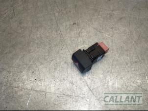 Używane Przelacznik swiatel awaryjnych Citroen C4 Picasso (3D/3E) 1.2 12V PureTech 130 Cena € 12,10 Z VAT oferowane przez Garage Callant