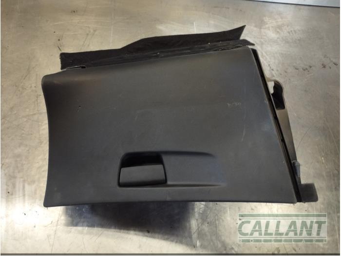 Begagnade Handskfack Citroen C4 Picasso (3D/3E) 1.2 12V PureTech 130 Pris € 60,50 Inklusive moms erbjuds av Garage Callant