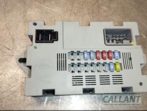 Used Fuse box Jaguar XE 2.0d 180 16V Price € 60,50 Inclusive VAT offered by Garage Callant