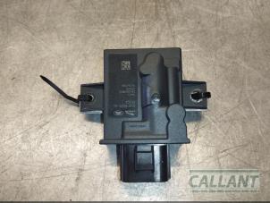 Used Fuel pump relay Jaguar XE 2.0d 180 16V Price € 30,25 Inclusive VAT offered by Garage Callant